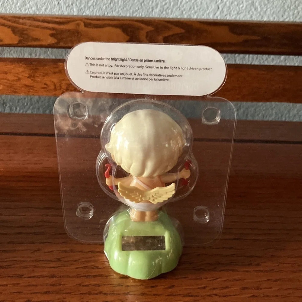 5 Holiday Themed Solar Powered Dancing Bobblehead